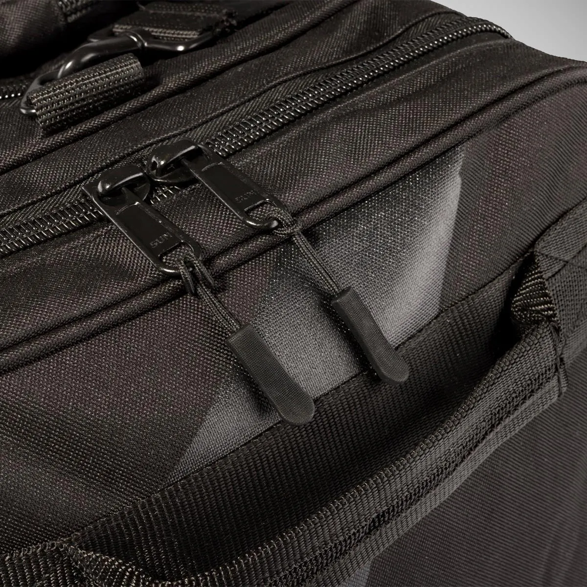 8 Weapons Sports Bag Black/Black