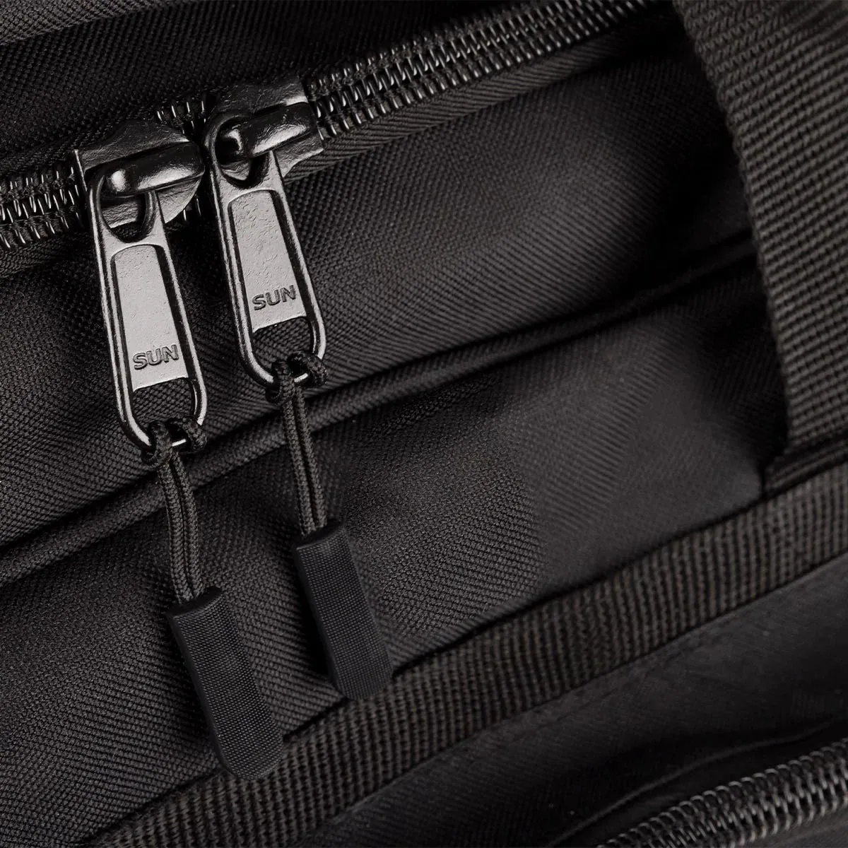 8 Weapons Sports Bag Black/Black