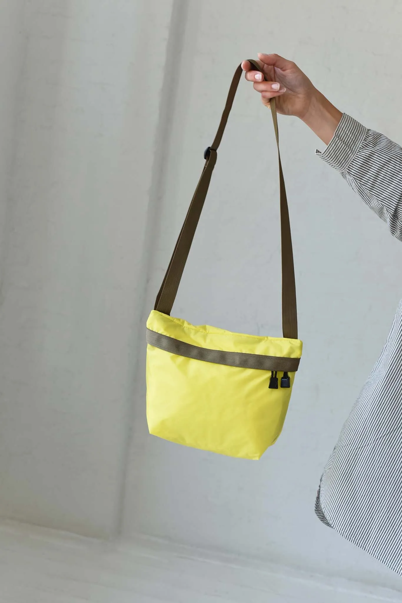 8.6.4 Nylon Crossbody Bag - Yellow