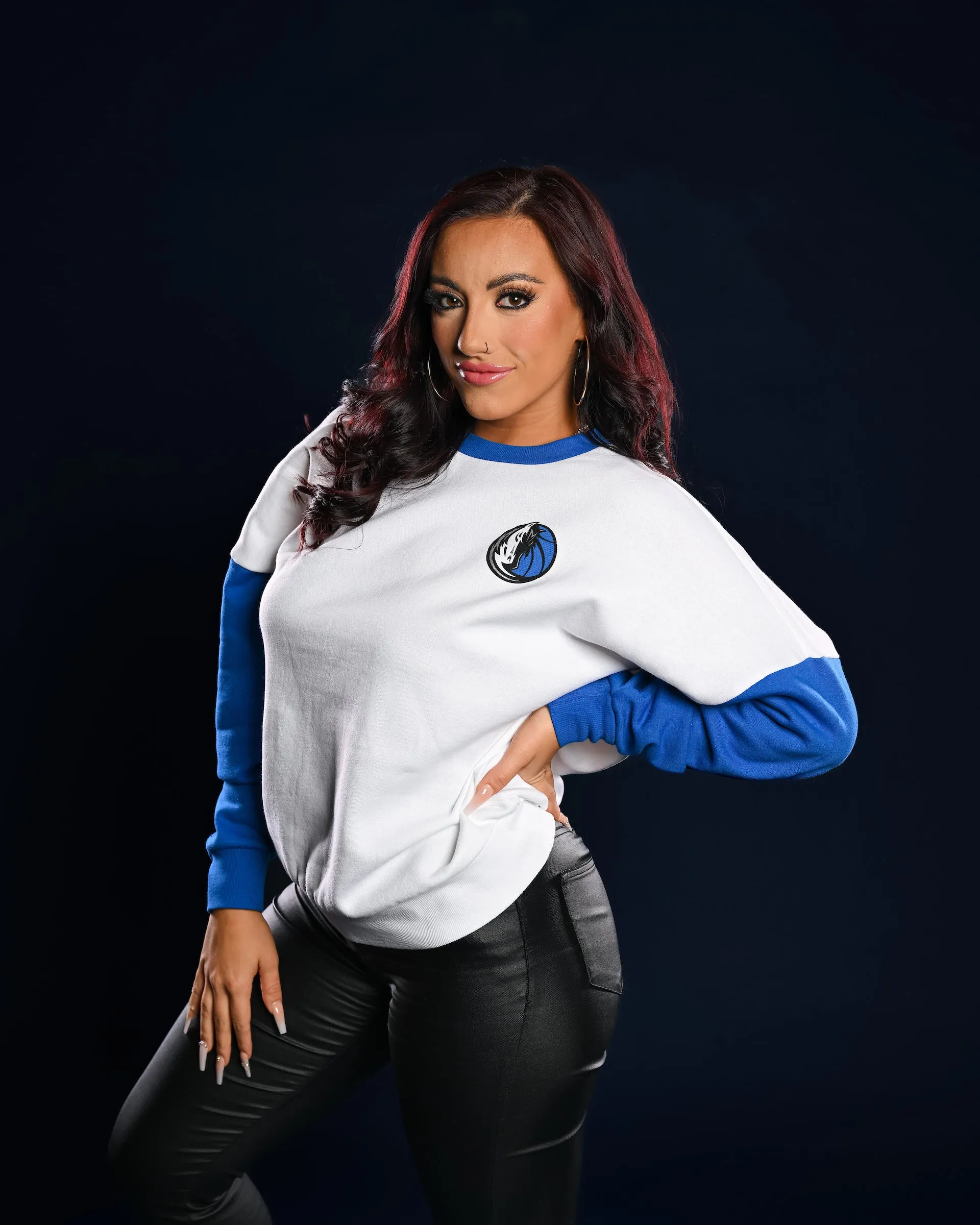 DALLAS MAVERICKS GIII WOMEN'S WHITE HORSEHEAD CREWNECK SWEATSHIRT